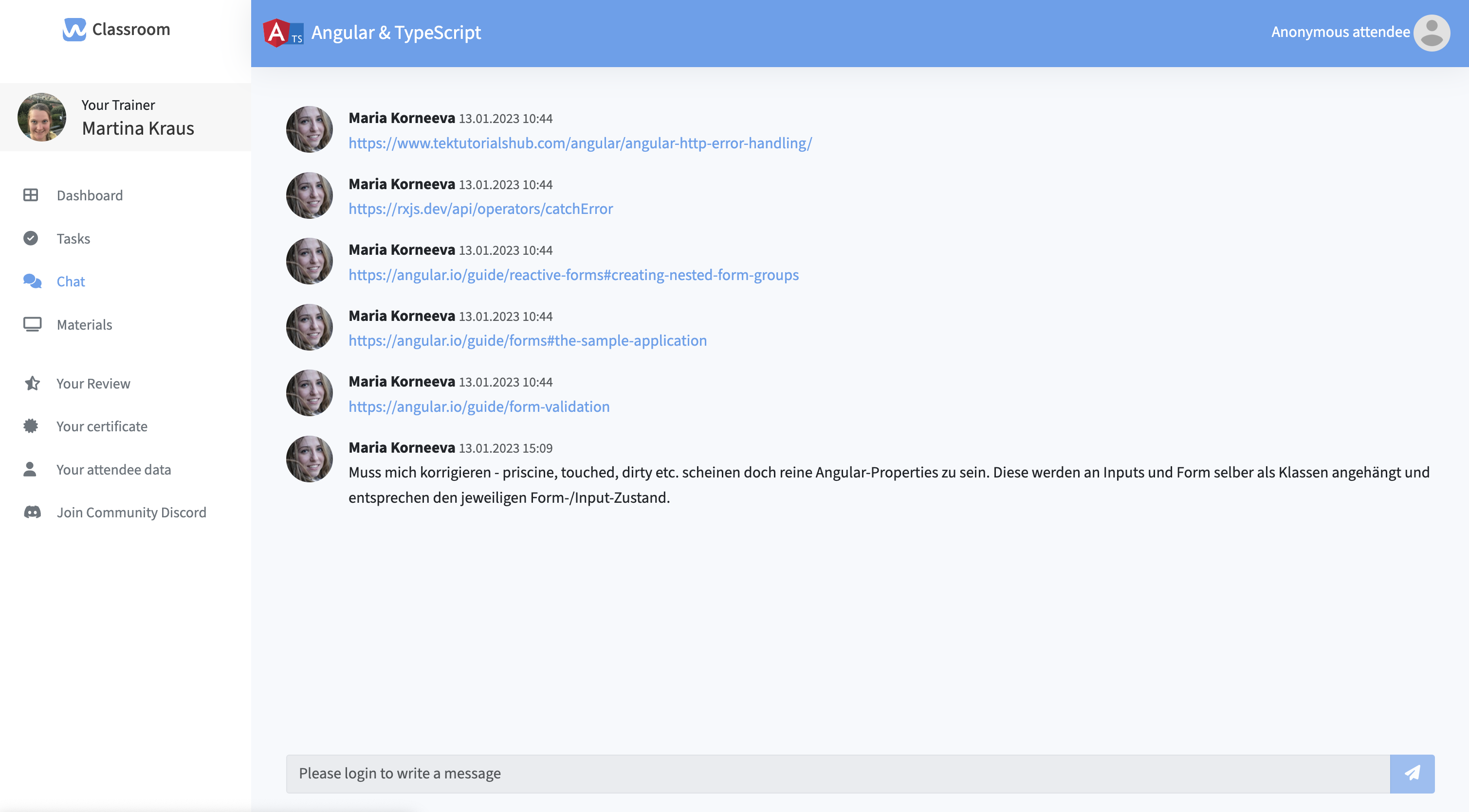Eine Gruppe Workshop Teilnehmer:innen sitzt an einem Tisch und jubelt